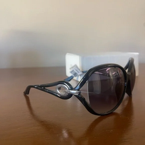 Dior | Accessories | Nwt Dior Oversized Sunglasses | Poshmark display picture 3